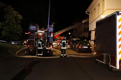 Pforzheim: Dachstuhlbrand in der Sponheimstr. - Anwohner Evakuiert